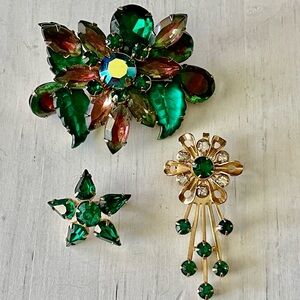Green vintage fashion brooch lot of 3, gold tone, Judy Lee? West Germany?